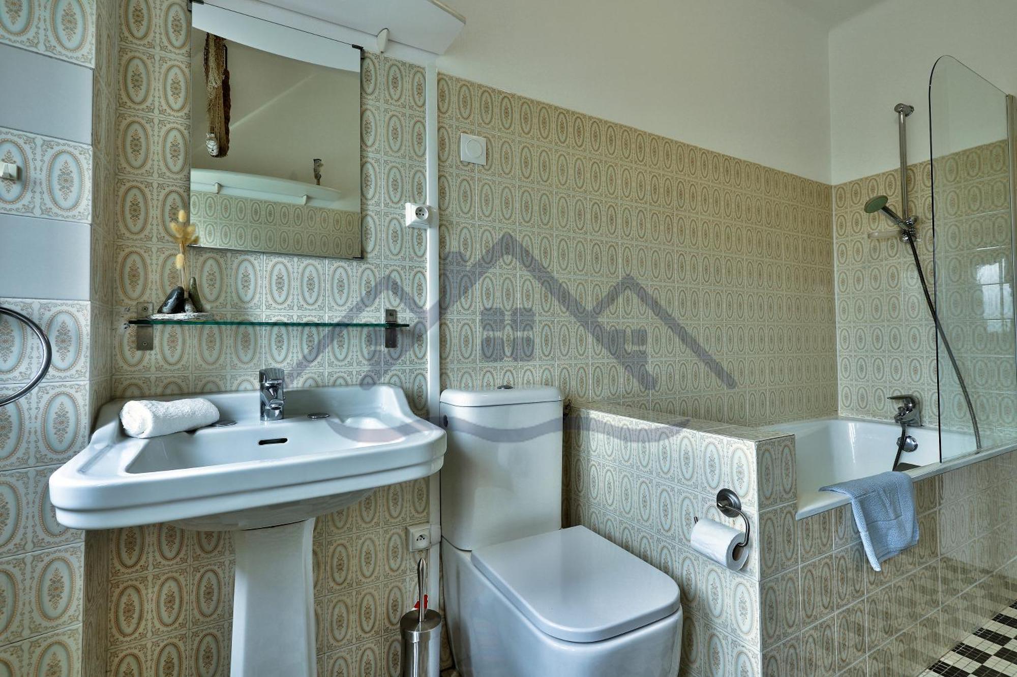 Ty Geoland: Charming Garden Home in Guilvinec with Wi-Fi Exterior photo